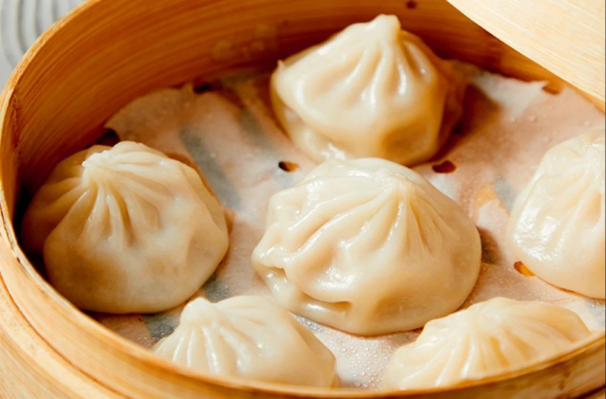 Steamed Pork Soup Dumplings (6).